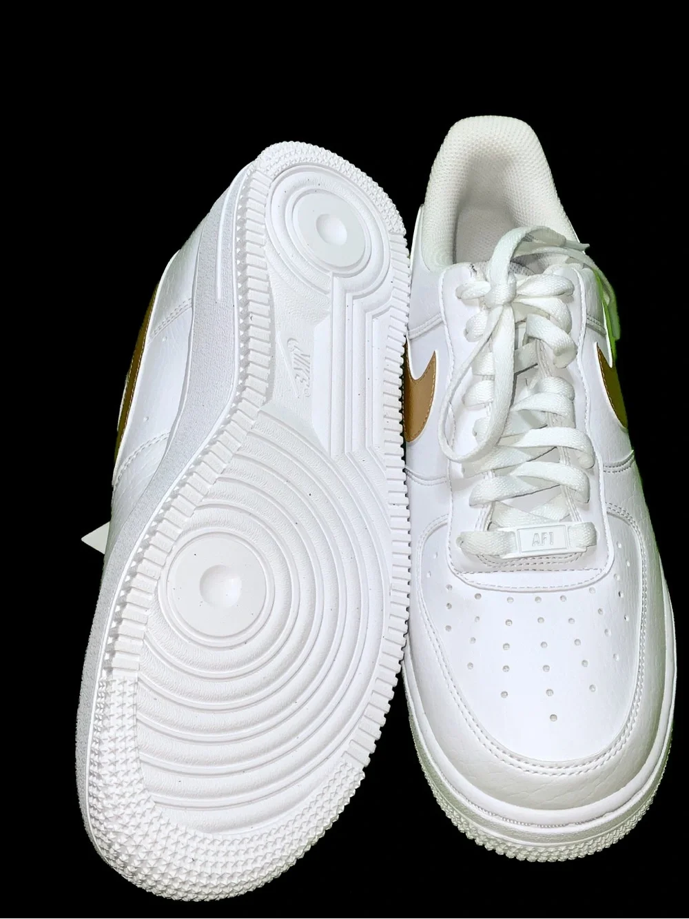 Nike White Air Force 1 Low ‘07 SE Women’s size 9